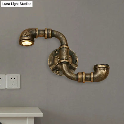 Aplique de pared antiguo de bronce con forma de S - Iluminación rústica industrial de 2 luces para escalera