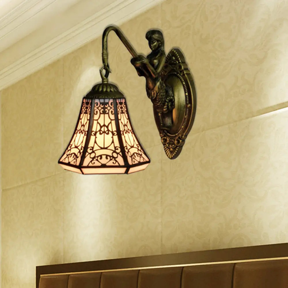 Aplique de pared antiguo de bronce Tiffany con cristal blanco