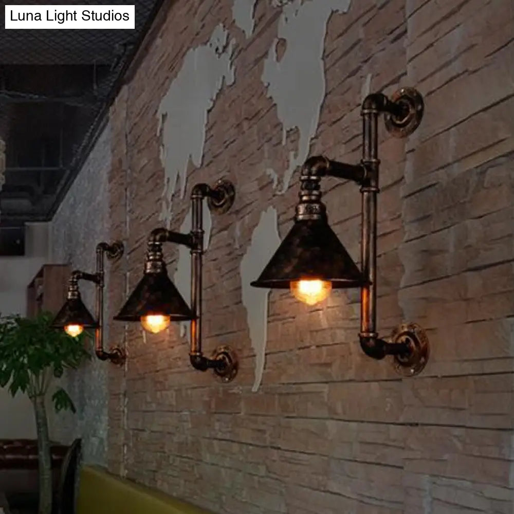 ديكوربايتس™ مصباح حائط برونزي عتيق بتصميم مخروطي صناعي وحامل حديدي برأس واحد