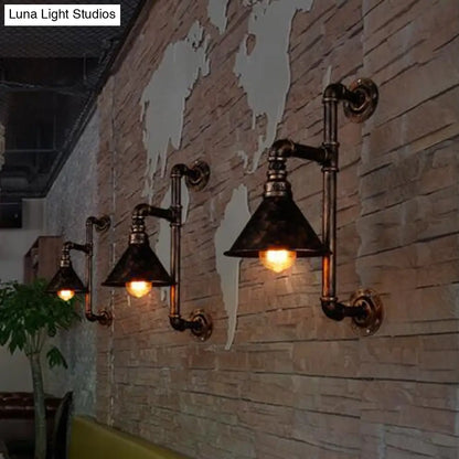 ديكوربايتس™ مصباح حائط برونزي عتيق بتصميم مخروطي صناعي وحامل حديدي برأس واحد