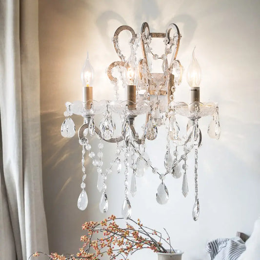 Aplique de pared antiguo con candelabro y detalles de cristal - Lámpara de pared blanca metálica de 3 luces