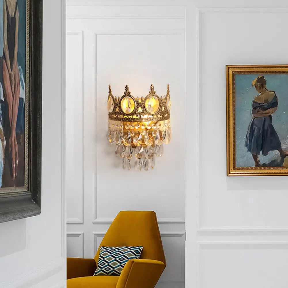 Aplique de pared antiguo dorado con forma de corona para salón, con detalles de cristal en forma de lágrima - Aplique metálico de 3 bombillas