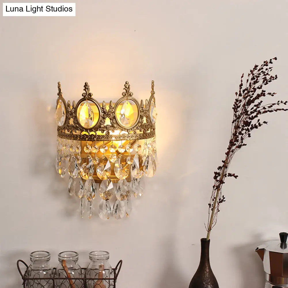 Aplique de pared antiguo dorado con forma de corona para salón, con detalles de cristal en forma de lágrima - Aplique metálico de 3 bombillas