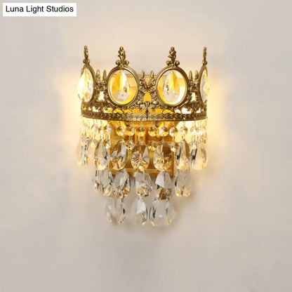 Aplique de pared antiguo dorado con forma de corona para salón, con detalles de cristal en forma de lágrima - Aplique metálico de 3 bombillas