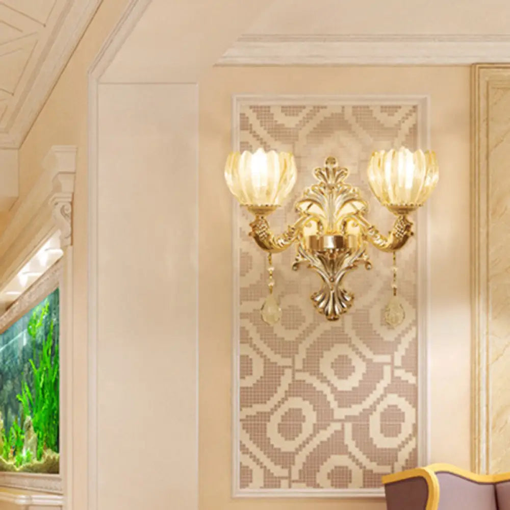 Aplique de pared antiguo de cristal dorado con textura floral y detalles de cristal para sala de estar