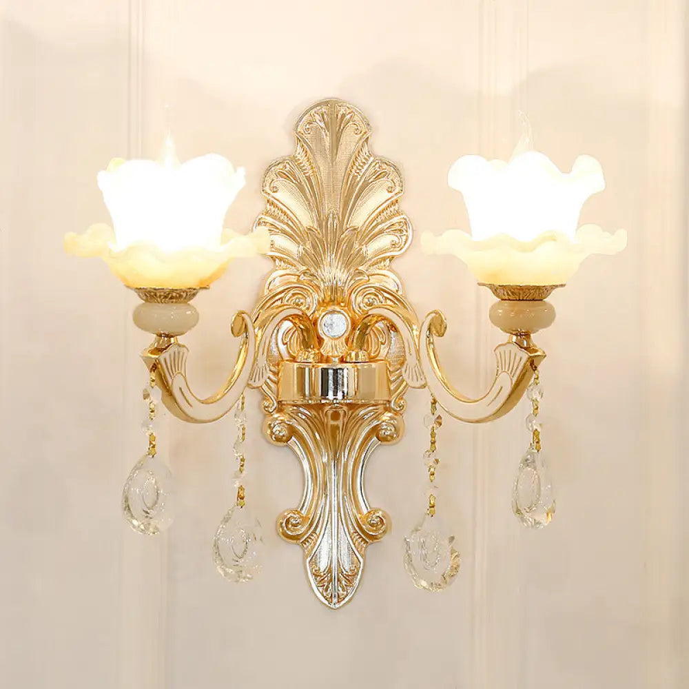 Aplique de pared antiguo de cristal dorado con textura floral y detalles de cristal para sala de estar
