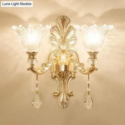 Aplique de pared antiguo de cristal dorado con textura floral y detalles de cristal para sala de estar