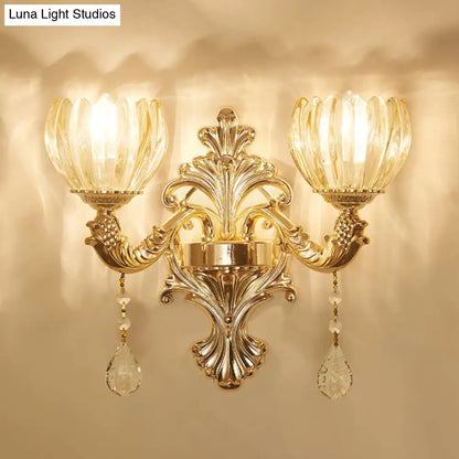 Aplique de pared antiguo de cristal dorado con textura floral y detalles de cristal para sala de estar