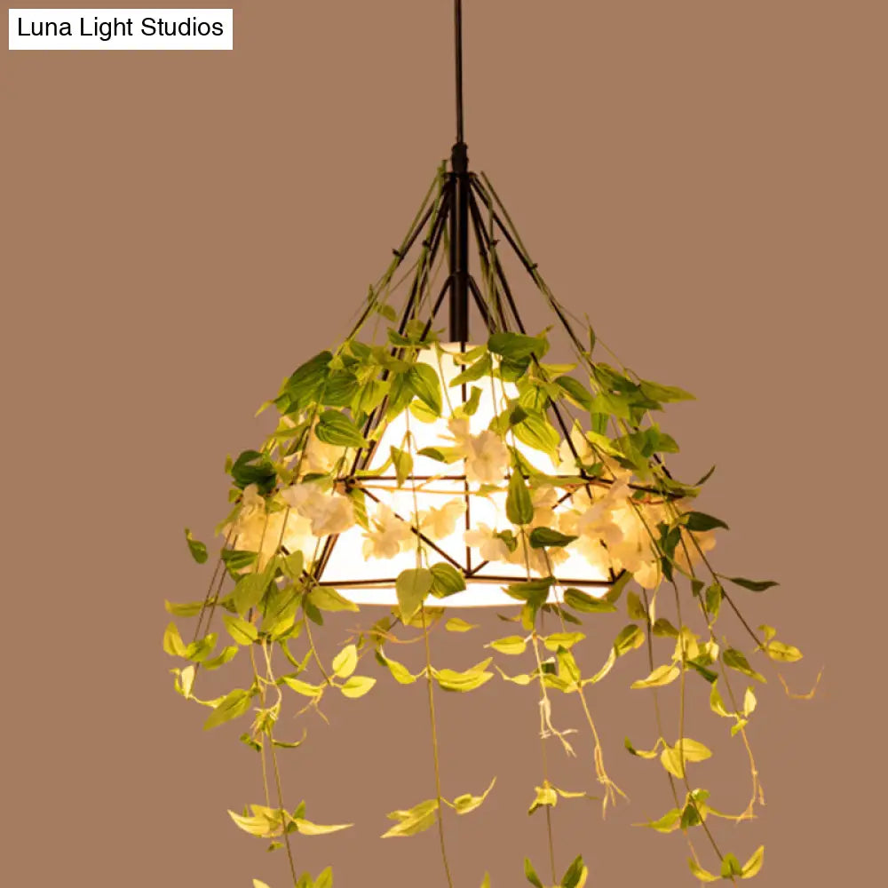 Lámpara colgante de hierro con forma de diamante verde antiguo y pantalla cónica de tela - Lámpara colgante individual para restaurante