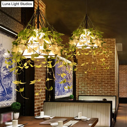 Lámpara colgante de hierro con forma de diamante verde antiguo y pantalla cónica de tela - Lámpara colgante individual para restaurante