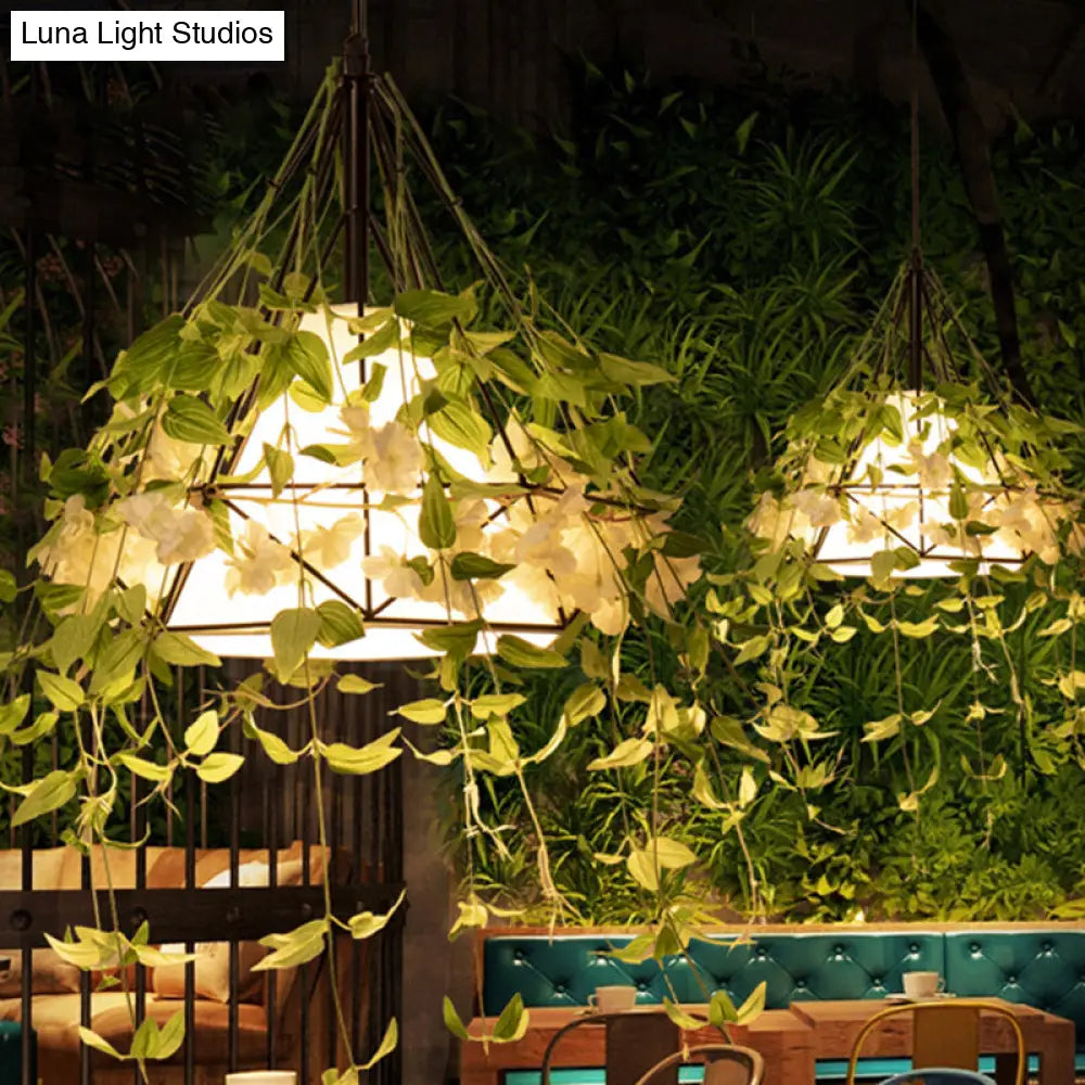 Lámpara colgante de hierro con forma de diamante verde antiguo y pantalla cónica de tela - Lámpara colgante individual para restaurante