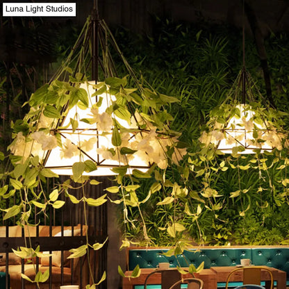 Lámpara colgante de hierro con forma de diamante verde antiguo y pantalla cónica de tela - Lámpara colgante individual para restaurante