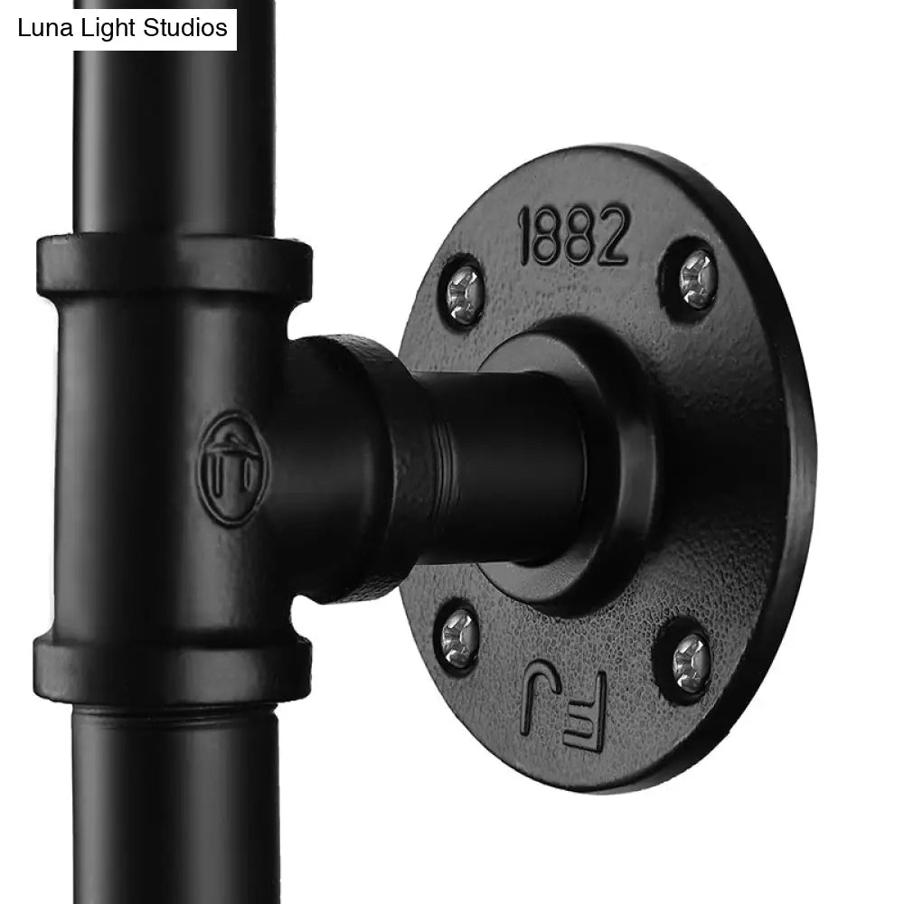 Aplique de pared antiguo industrial de metal negro con forma de tubo de agua y válvula, para comedor, con una bombilla.