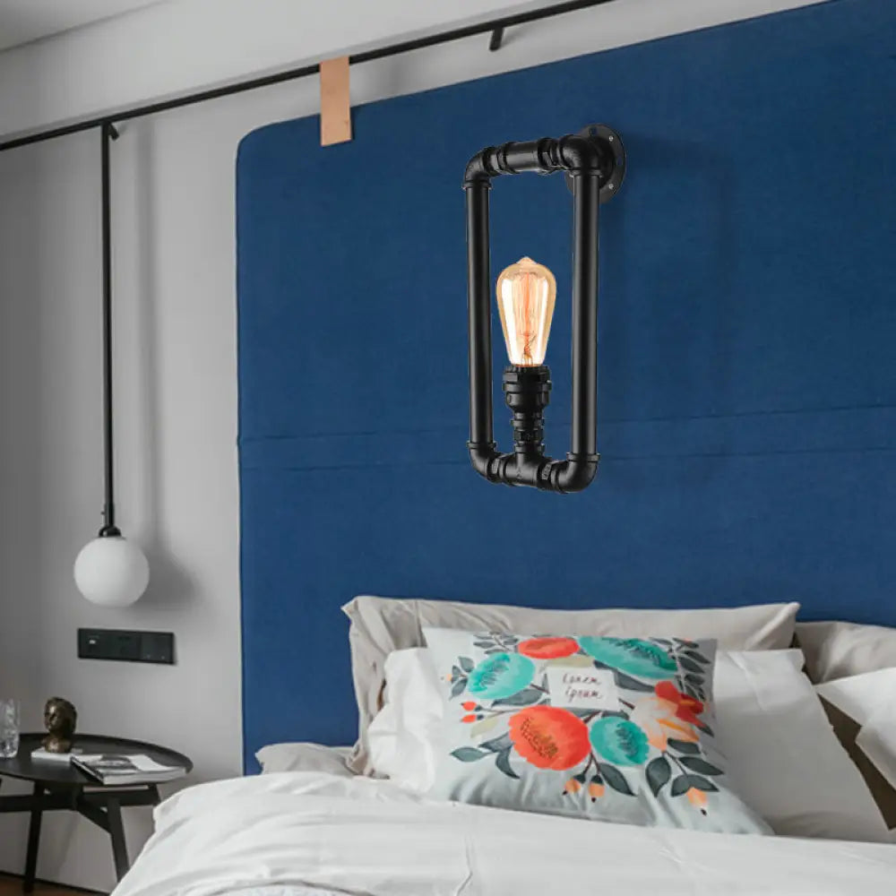 Lámpara de pared antigua de hierro - Elegante aplique rectangular de tubo negro/óxido para dormitorio