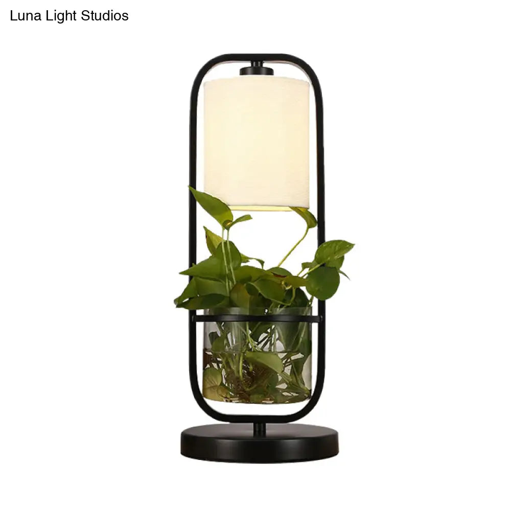 Lámpara de mesilla de noche LED antigua de metal en negro – Luz rectangular para dormitorio o sala de estar