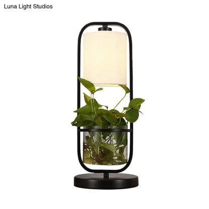 Lámpara de mesilla de noche LED antigua de metal en negro – Luz rectangular para dormitorio o sala de estar