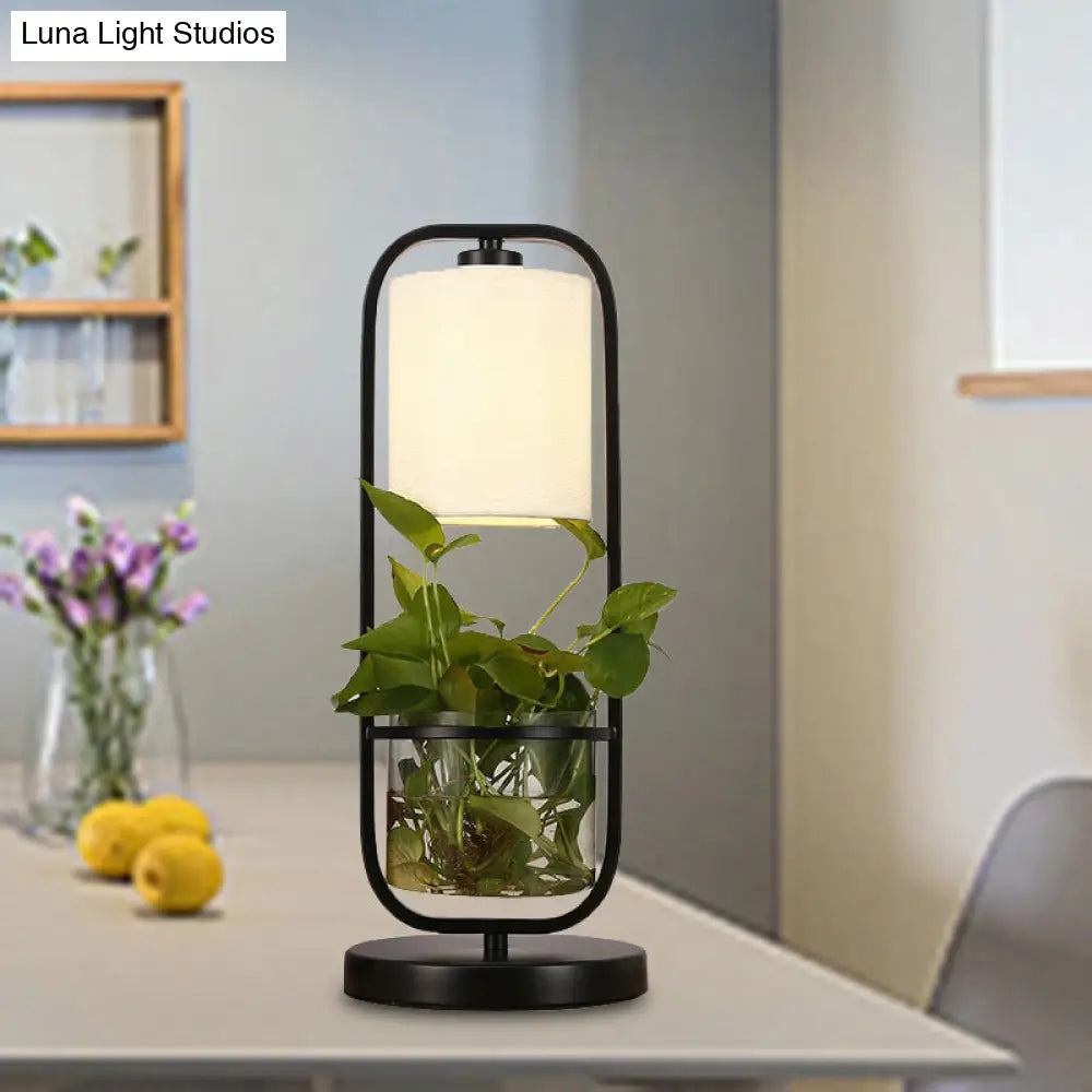 Lámpara de mesilla de noche LED antigua de metal en negro – Luz rectangular para dormitorio o sala de estar