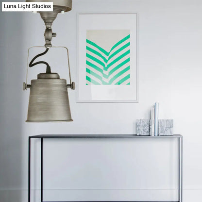 Lámpara de techo DecorBites™ con pantalla de cubo de metal antiguo - Lámpara colgante semiempotrada giratoria para salas de estar - 1 bombilla, negro/óxido