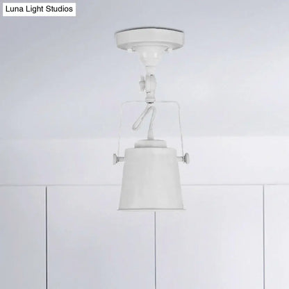 Lámpara de techo DecorBites™ con pantalla de cubo de metal antiguo - Lámpara colgante semiempotrada giratoria para salas de estar - 1 bombilla, negro/óxido