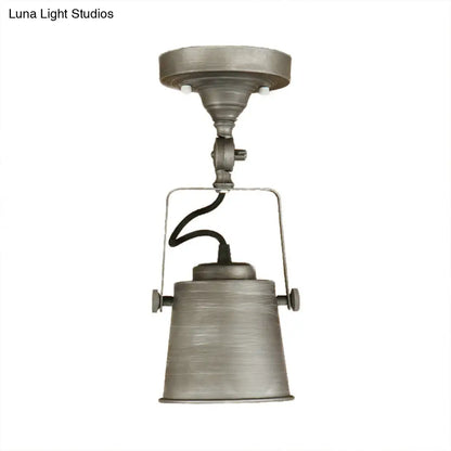 Lámpara de techo DecorBites™ con pantalla de cubo de metal antiguo - Lámpara colgante semiempotrada giratoria para salas de estar - 1 bombilla, negro/óxido