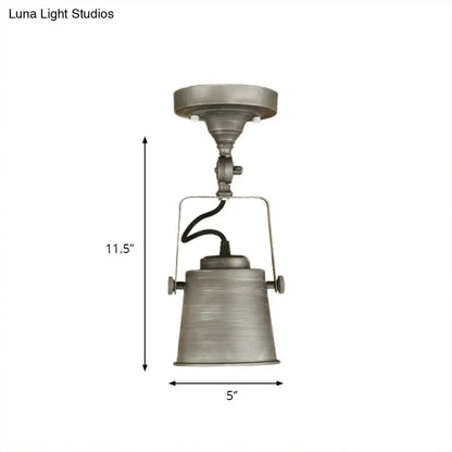 Lámpara de techo DecorBites™ con pantalla de cubo de metal antiguo - Lámpara colgante semiempotrada giratoria para salas de estar - 1 bombilla, negro/óxido