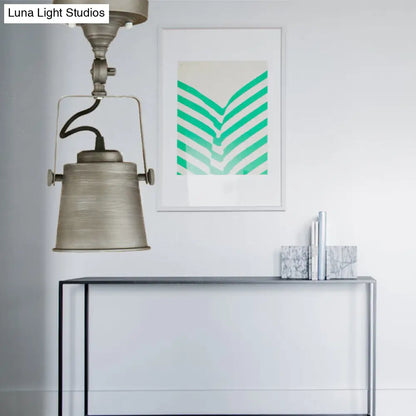 Lámpara de techo DecorBites™ con pantalla de cubo de metal antiguo - Lámpara colgante semiempotrada giratoria para salas de estar - 1 bombilla, negro/óxido