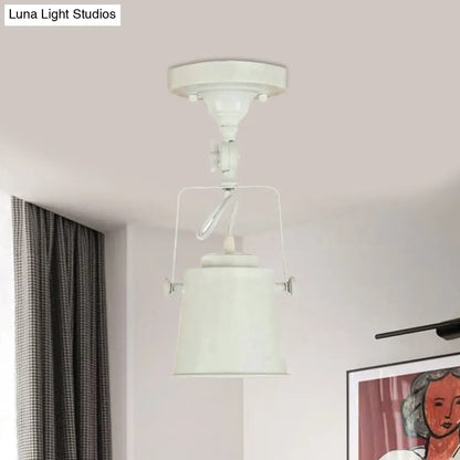 Lámpara de techo DecorBites™ con pantalla de cubo de metal antiguo - Lámpara colgante semiempotrada giratoria para salas de estar - 1 bombilla, negro/óxido