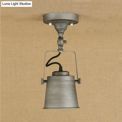 Lámpara de techo DecorBites™ con pantalla de cubo de metal antiguo - Lámpara colgante semiempotrada giratoria para salas de estar - 1 bombilla, negro/óxido