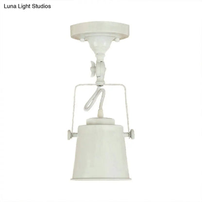 Lámpara de techo DecorBites™ con pantalla de cubo de metal antiguo - Lámpara colgante semiempotrada giratoria para salas de estar - 1 bombilla, negro/óxido