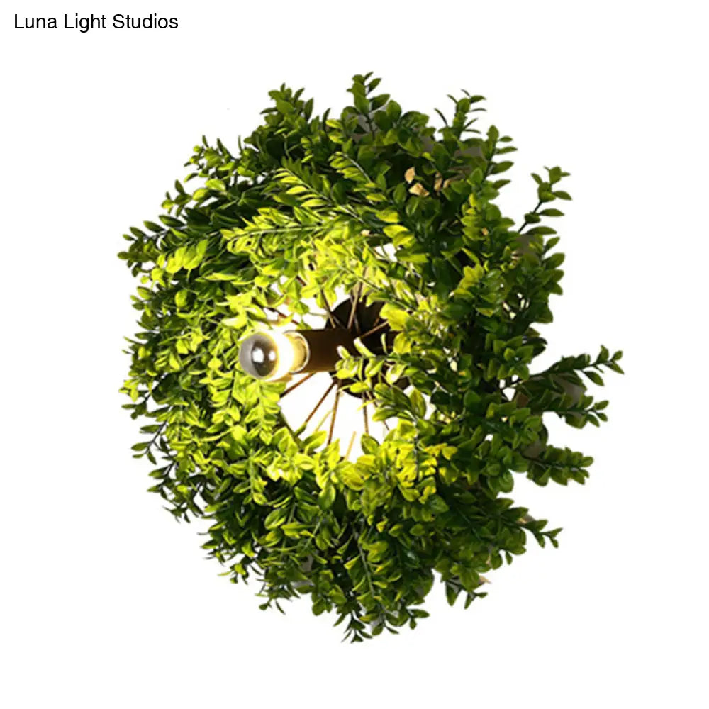 Aplique de pared antiguo de metal con diseño de rueda de carreta y luz LED, ideal para restaurantes. Color negro.