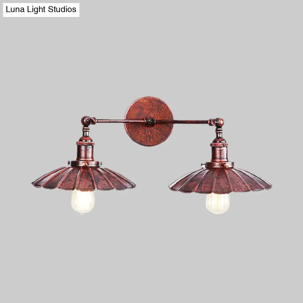 Lámpara de pared antigua con borde festoneado - Elegante luz metálica de pared para dormitorio en latón/óxido