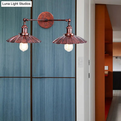 Lámpara de pared antigua con borde festoneado - Elegante luz metálica de pared para dormitorio en latón/óxido