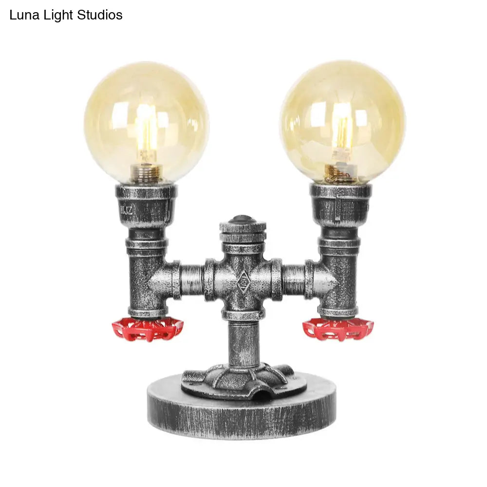 Lámpara de mesa redonda de plata antigua con pantalla de cristal transparente/ámbar - Estilo industrial, 2 luces y base robusta