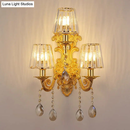 Aplique de pared de estilo antiguo con tres luces y gota de cristal - Lámpara de pared metálica