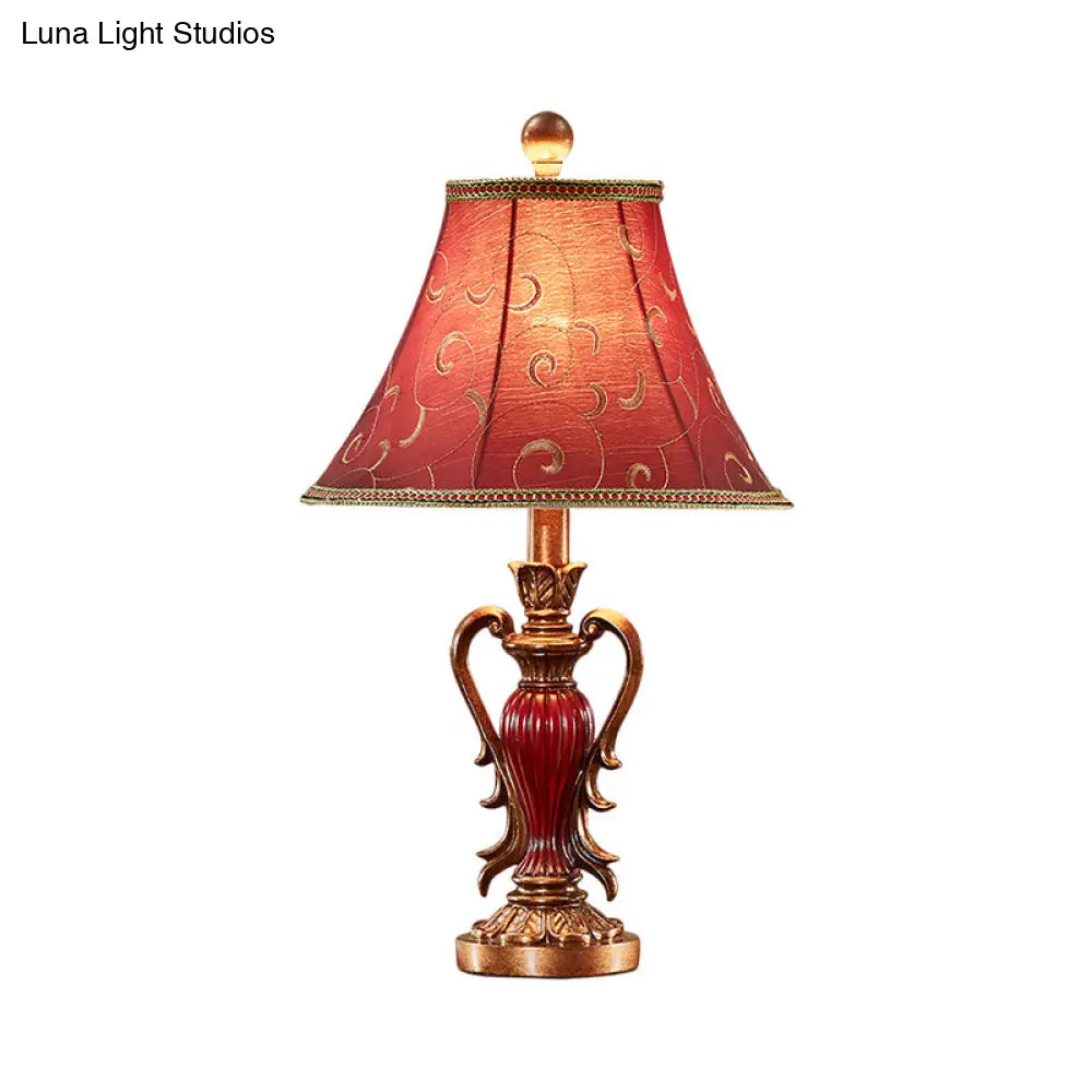 Lámpara de mesilla de estilo antiguo en rojo y blanco con pantalla acampanada