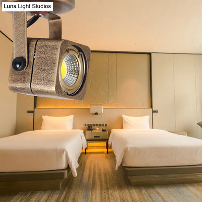 Lámpara de techo DecorBites™ de latón estilo antiguo - LED, semiempotrada, ajustable, 3"/5" de ancho.