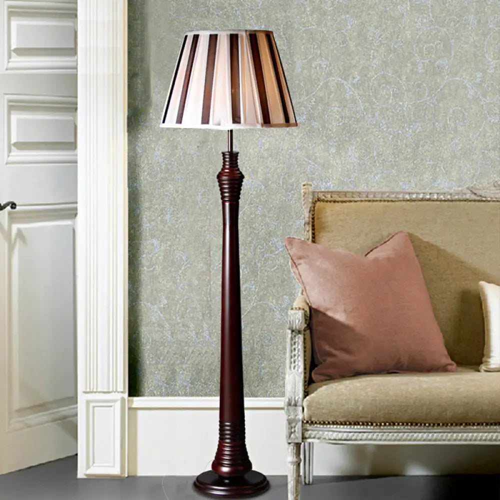 Lámpara de pie marrón de estilo antiguo - Lámpara de pie de 1 bombilla con pantalla cónica plisada de tela para estudio