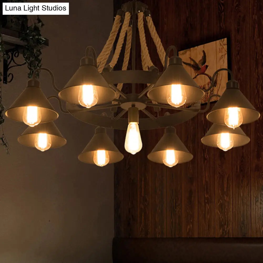 Lámpara de araña de hierro de estilo antiguo con pantalla cónica negra y colgante de cuerda de cáñamo para restaurantes