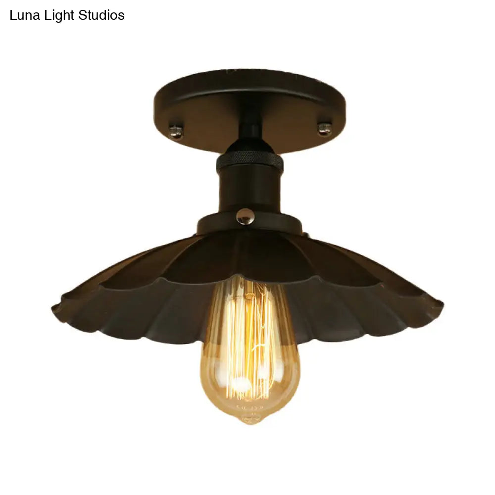 DecorBites™ Lámpara de techo semiempotrada con pantalla festoneada de estilo antiguo - Lámpara de hierro de 1 cabezal en color óxido/negro para balcones 