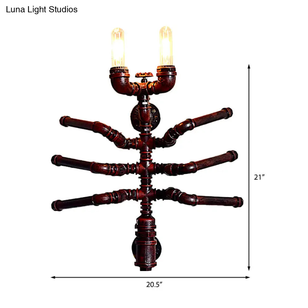 Aplique de pared estilo antiguo con forma de araña, dos bombillas y diseño rústico de tubería.