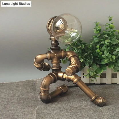 مصباح طاولة على شكل أنبوب من الحديد المطاوع على الطراز العتيق مع لمسة نهائية من النحاس لمقهى