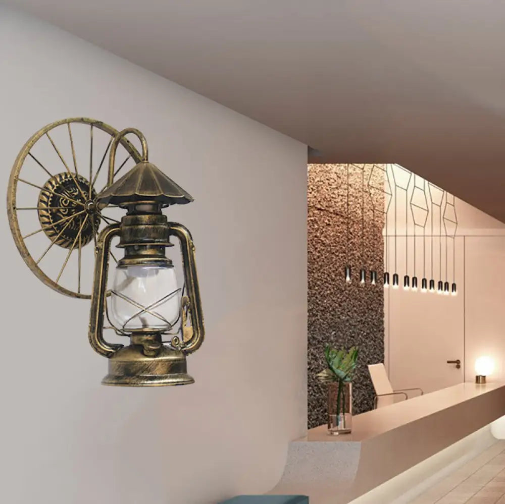 Aplique de pared tipo farol de estilo antiguo y elegante con acabado en negro/bronce – Lámpara de pared de hierro forjado con decoración de rueda.

 (Nota: El título se ha acortado conservando los elementos descriptivos clave y optimizándolo para SEO).