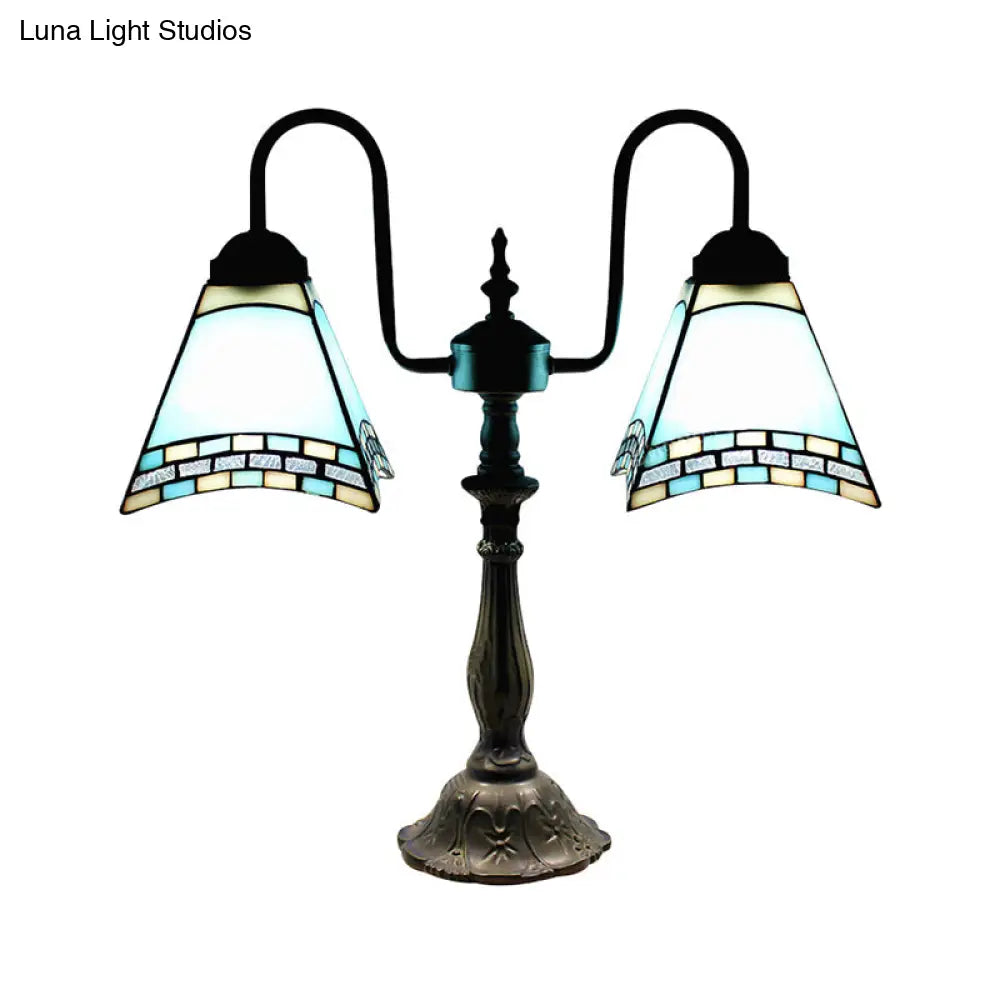 Lámpara de escritorio Tiffany antigua en azul y blanco - Pantalla artesanal para oficina, luz de lectura, cristal artístico, 2 luces - Perfecta para la mesilla de noche