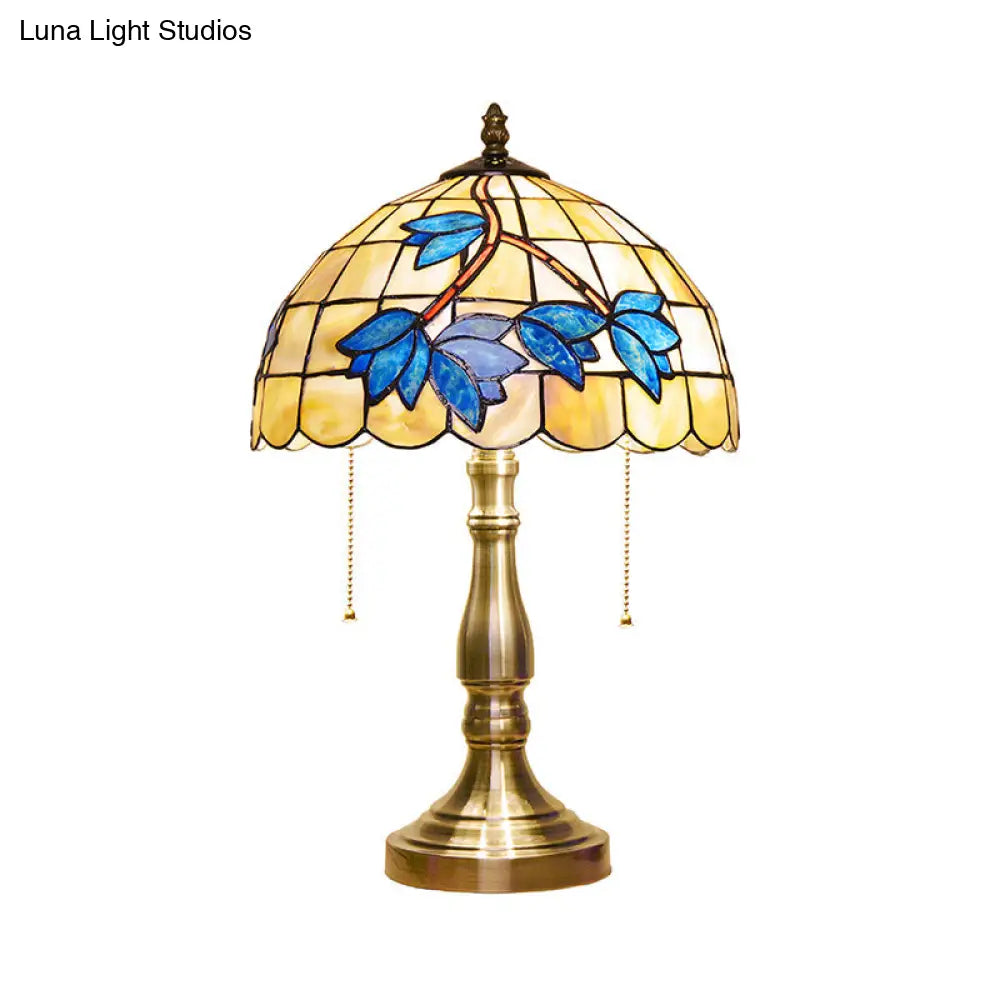 Lámpara de escritorio antigua Tiffany con forma de cúpula - Lámpara de mesa de vitral con diseño de flor azul/libélula/mariposa para dormitorio (2 luces)