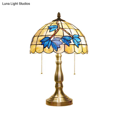 Lámpara de escritorio antigua Tiffany con forma de cúpula - Lámpara de mesa de vitral con diseño de flor azul/libélula/mariposa para dormitorio (2 luces)