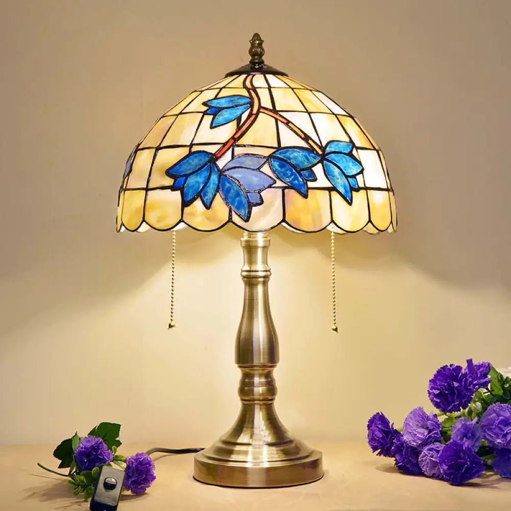 Lámpara de escritorio antigua Tiffany con forma de cúpula - Lámpara de mesa de vitral con diseño de flor azul/libélula/mariposa para dormitorio (2 luces)