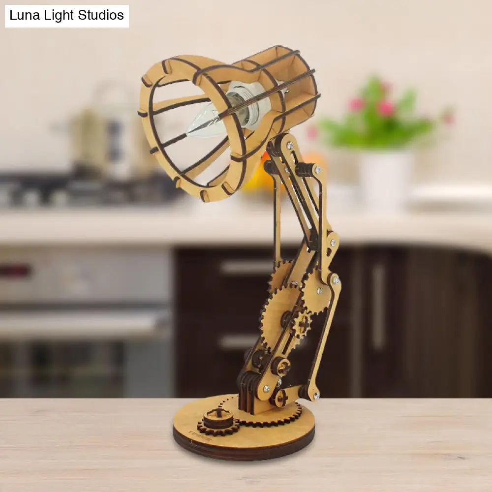 Lámpara de mesa antigua de madera con pantalla cónica - Una luz para estudio