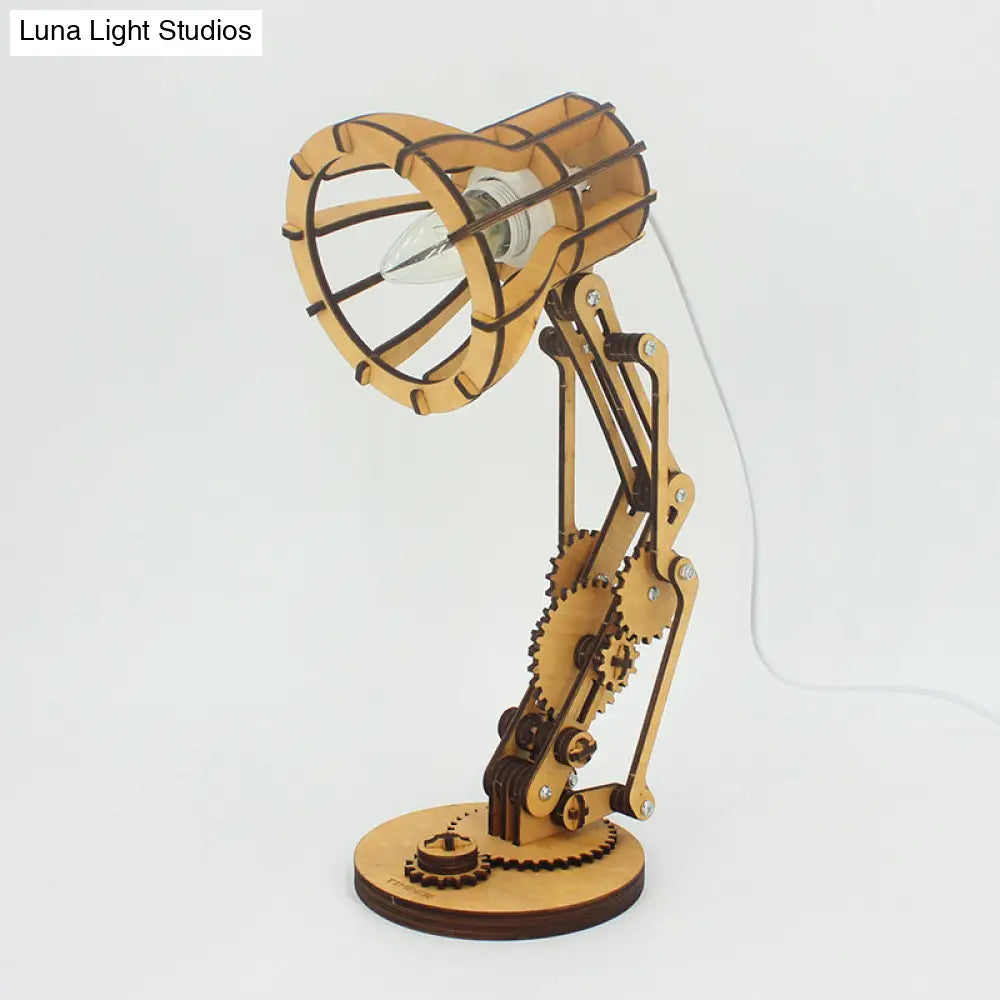 Lámpara de mesa antigua de madera con pantalla cónica - Una luz para estudio