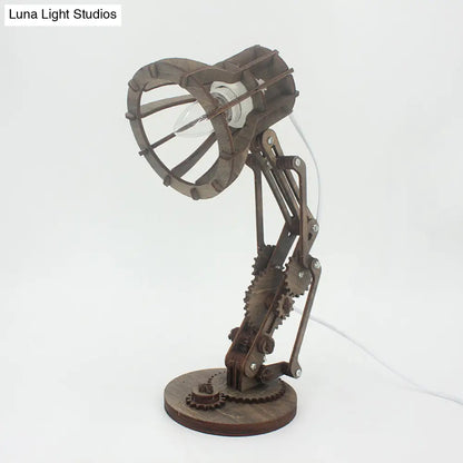 Lámpara de mesa antigua de madera con pantalla cónica - Una luz para estudio