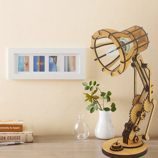 Lámpara de mesa antigua de madera con pantalla cónica - Una luz para estudio